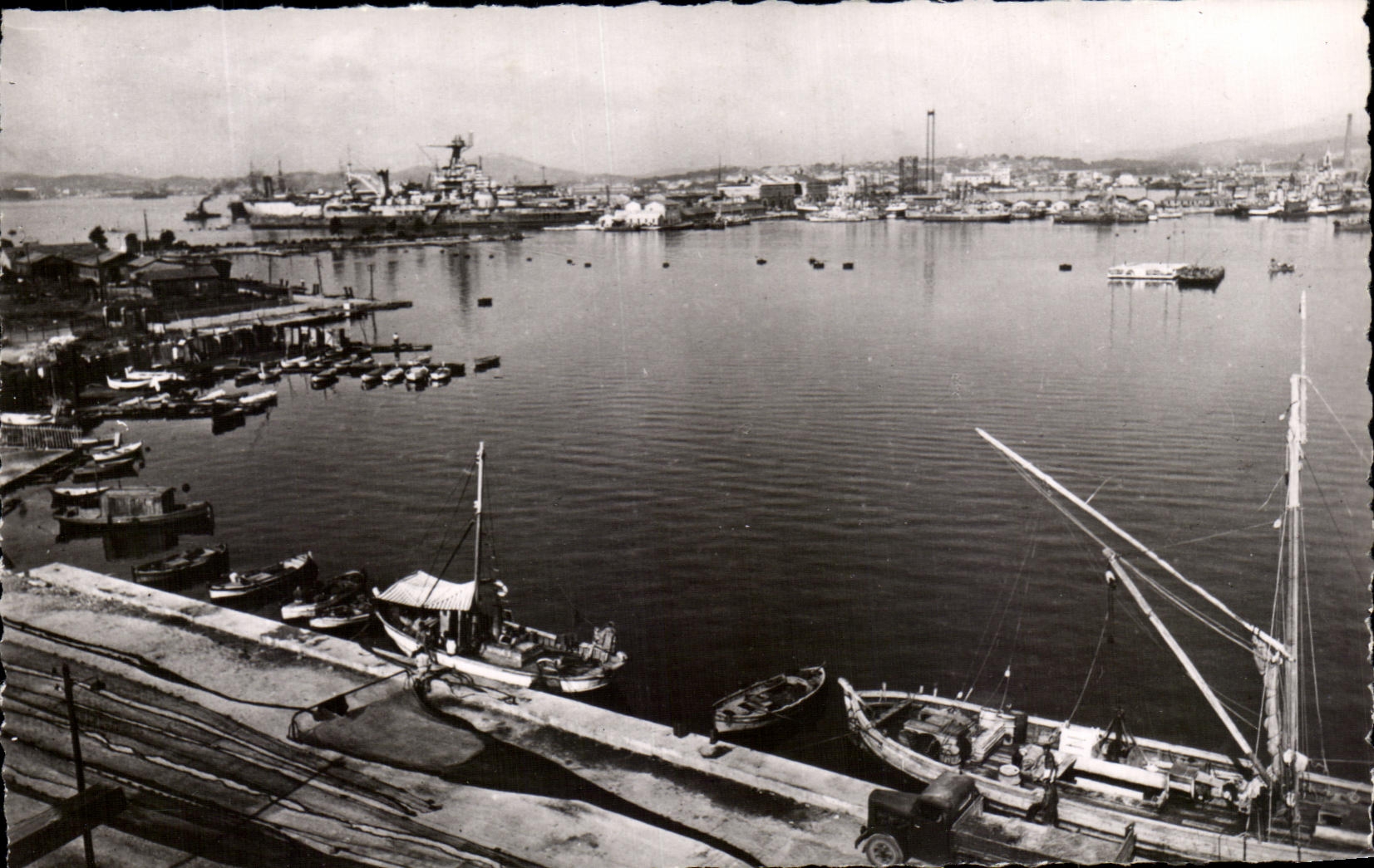 CPA Toulon Sur Mer Le Petit Rang Bateaux