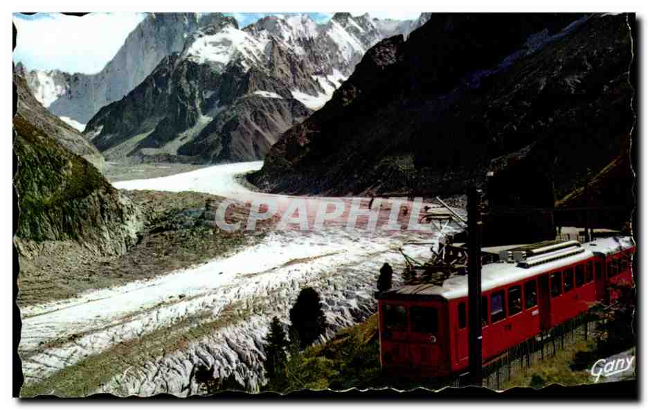 CPSM Chamonix Mont Blanc Arrivee du chemin de fer de Montenvers a la mer de glace au fond les grandes Jorasses