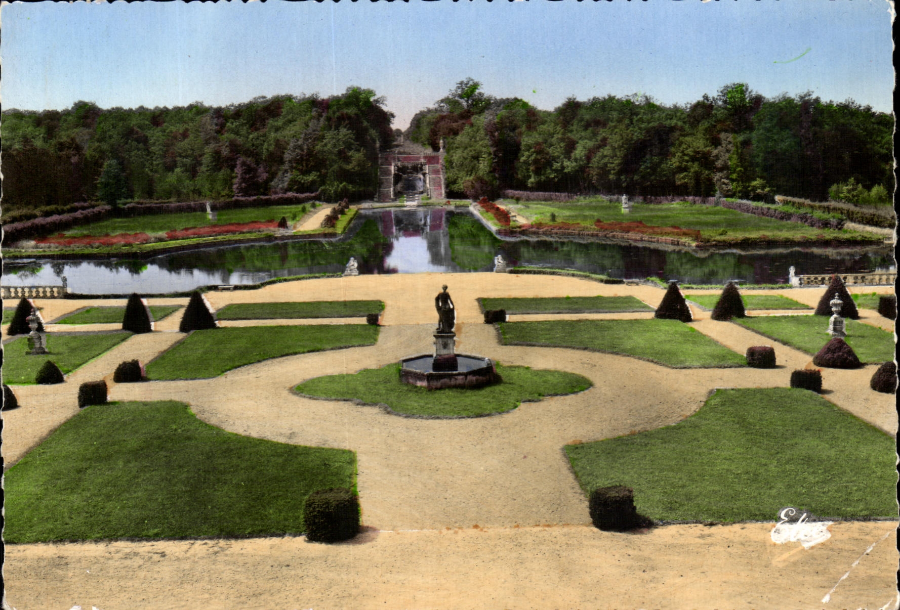 Jardins du Château de la Roche-Courbon — Saint-Porchaire — L. Chatagneau