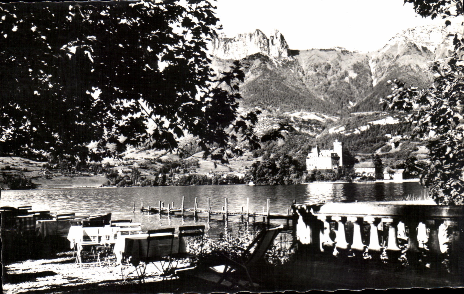 CPSM Lac D Annecy Duingt Terrasse de L Hotel des Bains Le Chateau et les Dents de Lanfon