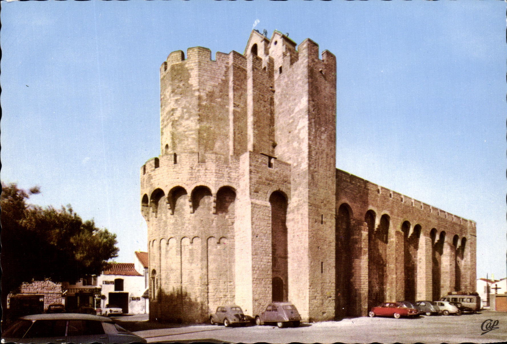 Les Saintes-Maries-de-la-Mer — L'Église — Ektacap