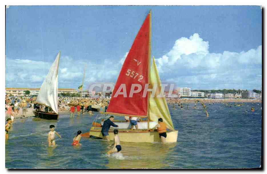 CPSM Royan Un Coin de La Plage Bateau 