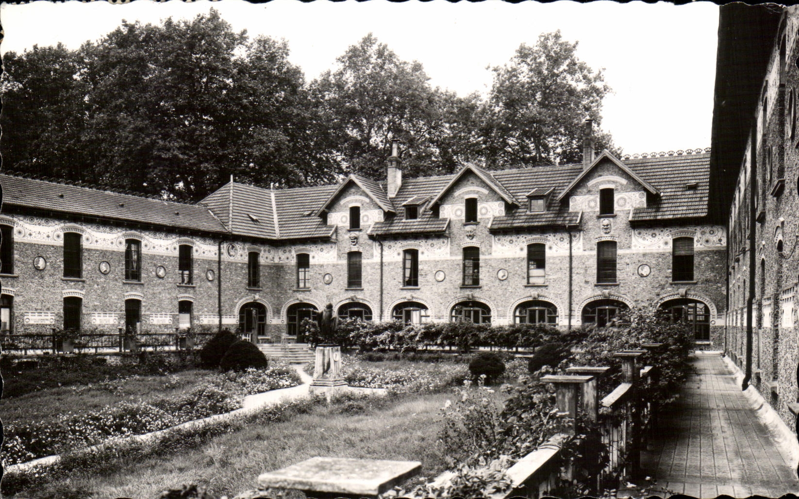 Pavillon des Pensionnaires — Maison de Retraite des Artistes Dramatiques — PONT-AUX-DAMES (S.-et-M.)