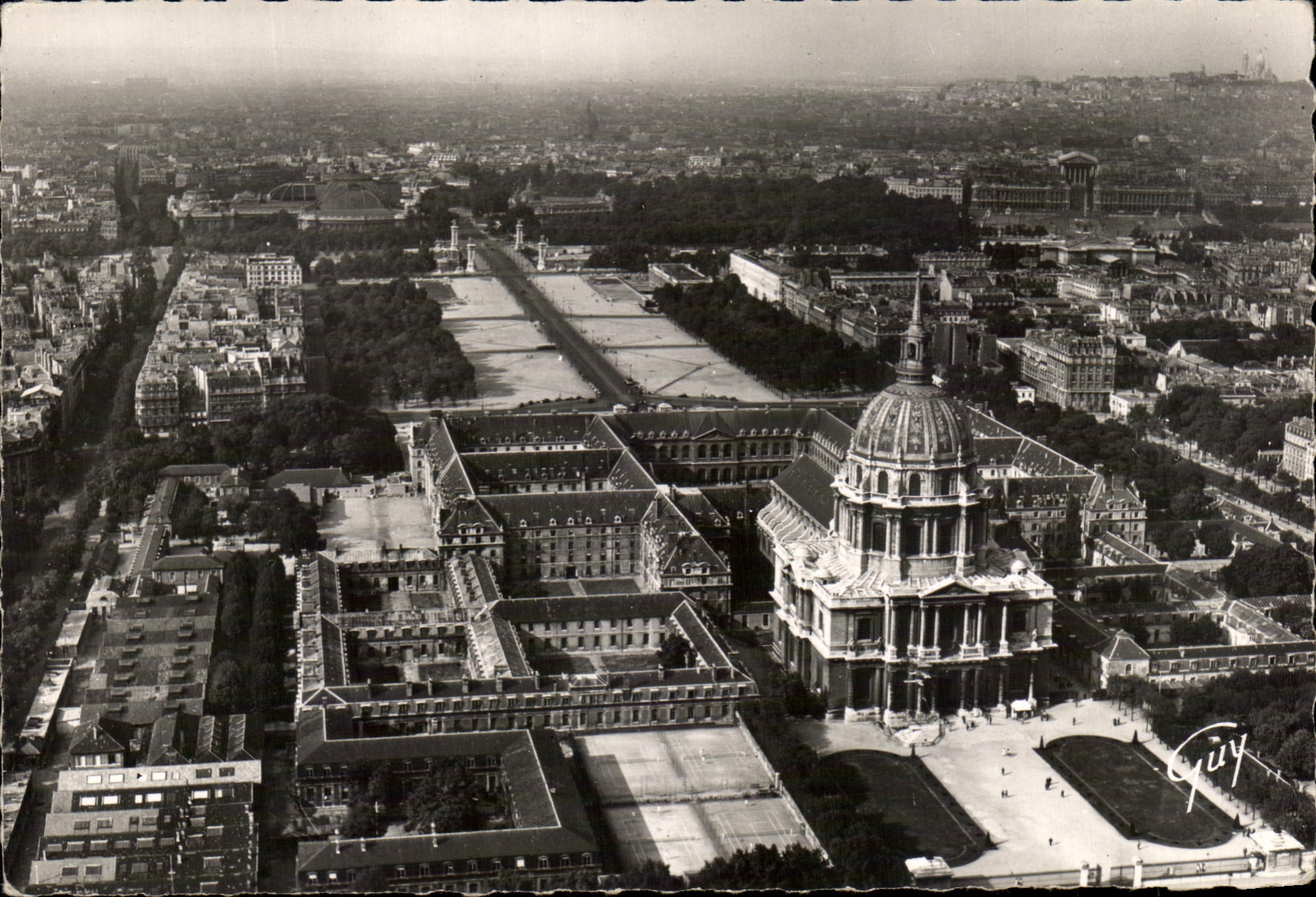 Vue aérienne de Paris — Hôtel des Invalides, esplanade, pont Alexandre III, butte Montmartre — Éditions d'art GUY