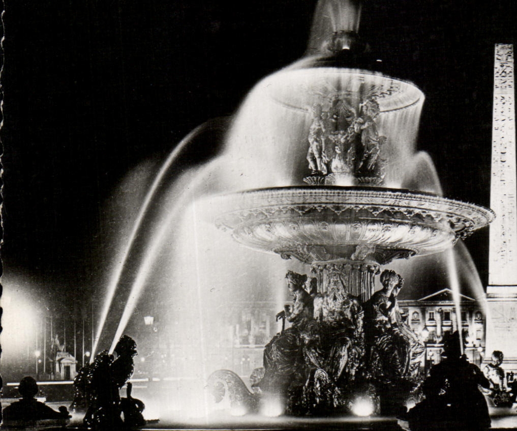 CPSM Paris Paris la Nurt Place de la Concorde et ses Fontaines Iliuminees