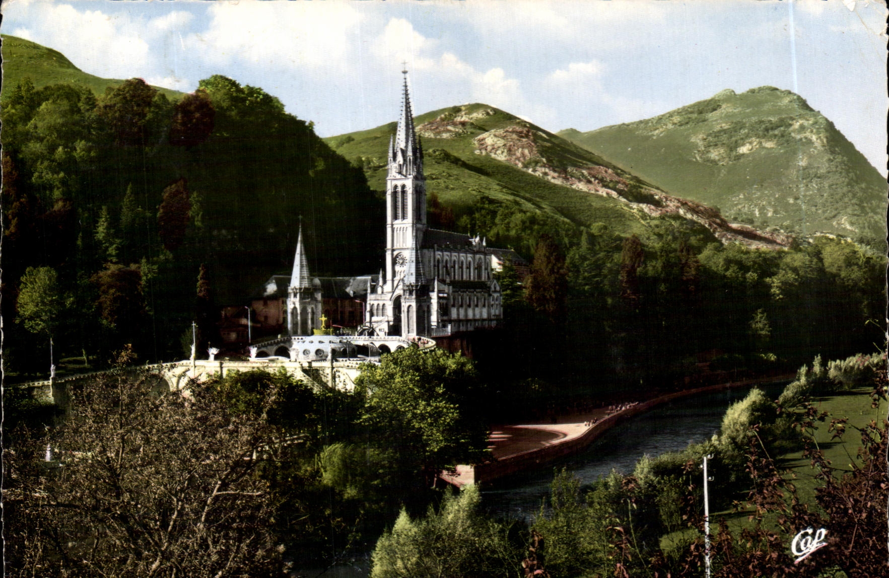 Lourdes — La Basilique et le Gave — Bromocolor