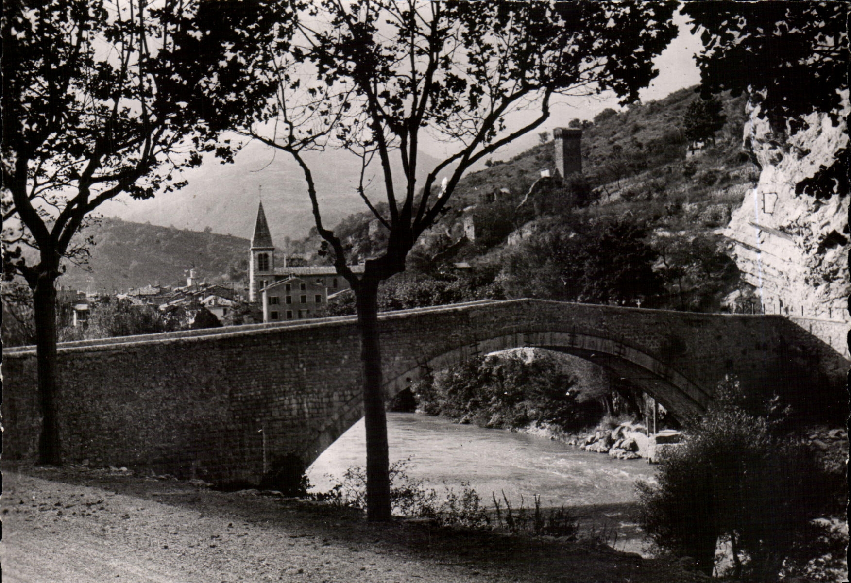 Castellane (B.A.) — Le Pont Napoléon, l'Église et la Tour — Collection Photographique Française
