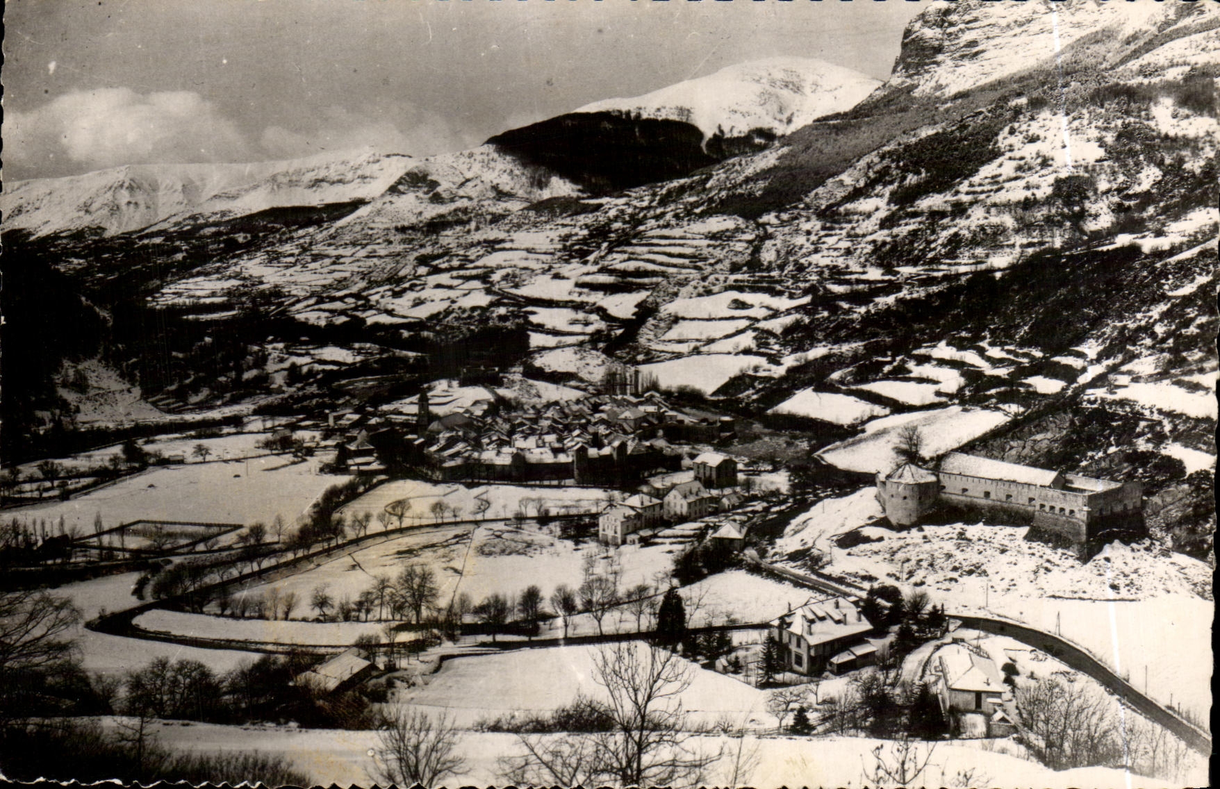 CPA Les Alpes Colmars les Alpes sur la Route des Grandes Alpes