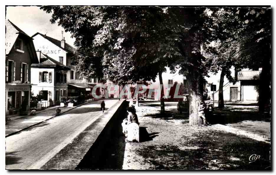 Saint-Julien-en-Genevois — La Promenade et l'Hôtel de France — Réal-Photo, Paris