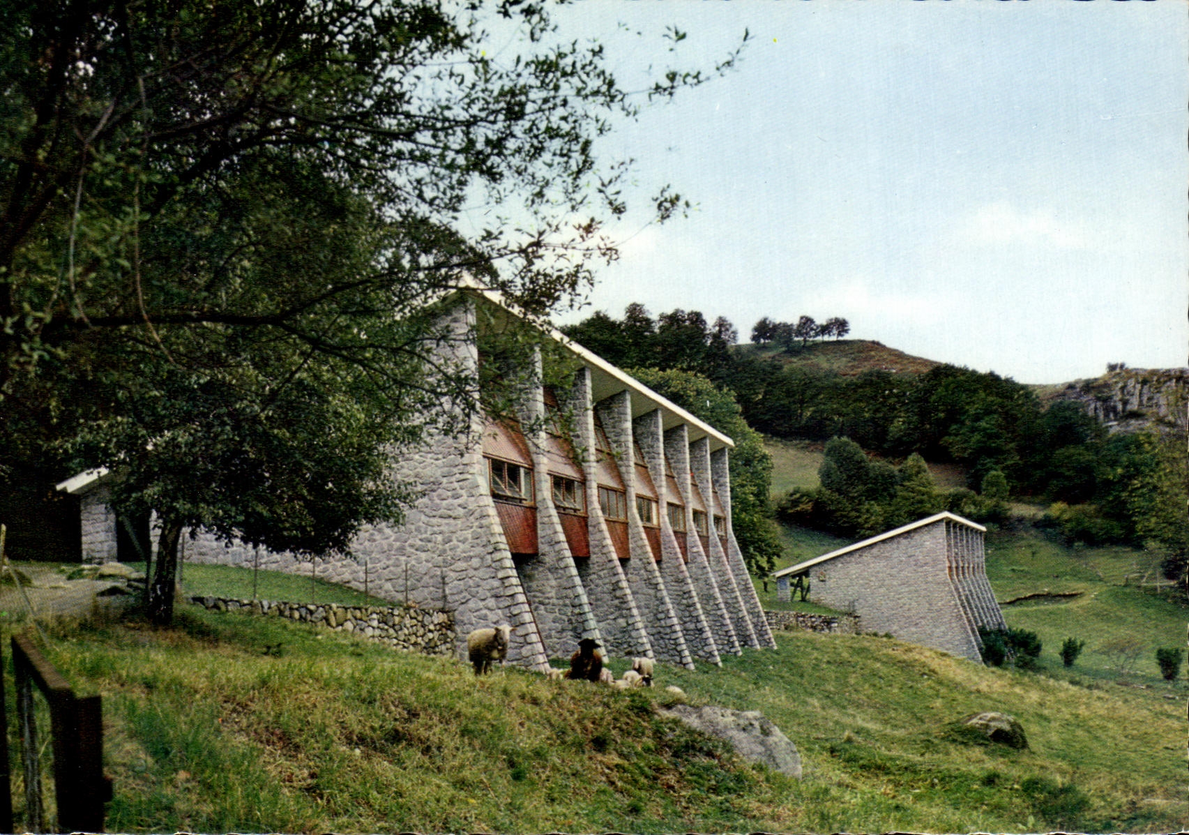 CPM Lourdes Cite Secours Saint Pierre Deux des Bergeries pavillons dortoirs