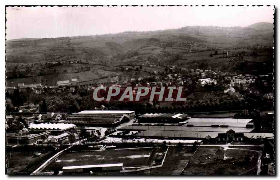 Saint-Yorre (Allier) — Vue aérienne de l'usine de la Société Commerciale des Eaux Minérales du Bassin de Vichy — Photo Compagnie Vichy