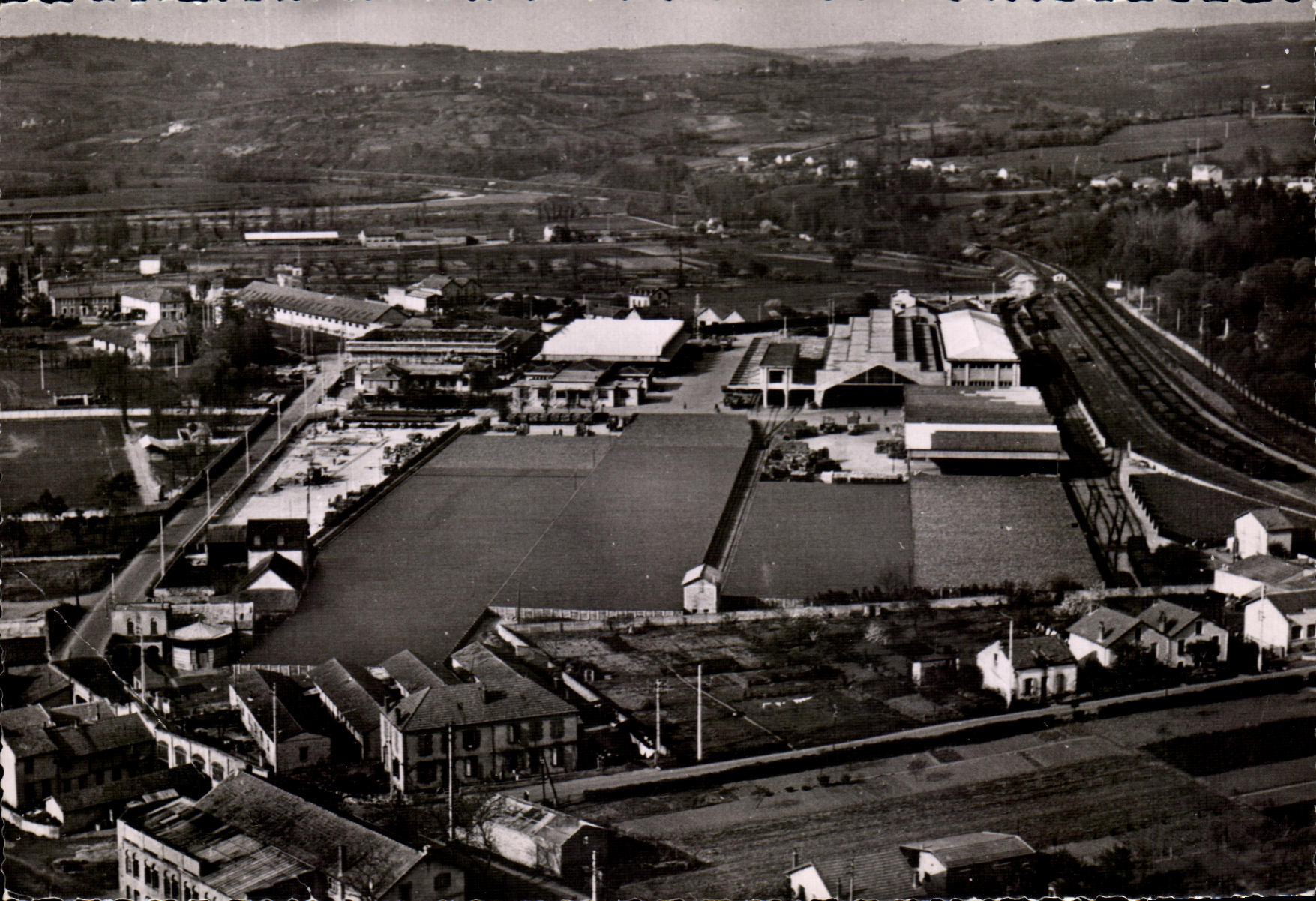 CPSM Saint Yorre Vue aerienne de l usine de la societe comemrciale des eaux minerales du bassin de Vichy