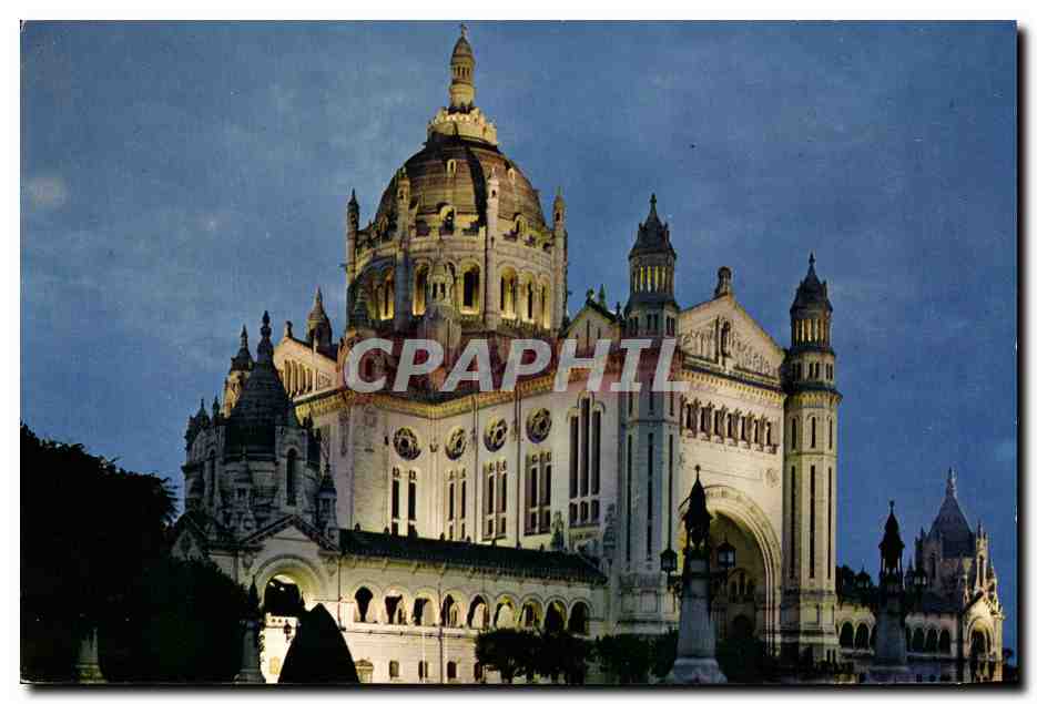 CPM Lisieux La Basilique Sainte Therese illuminee