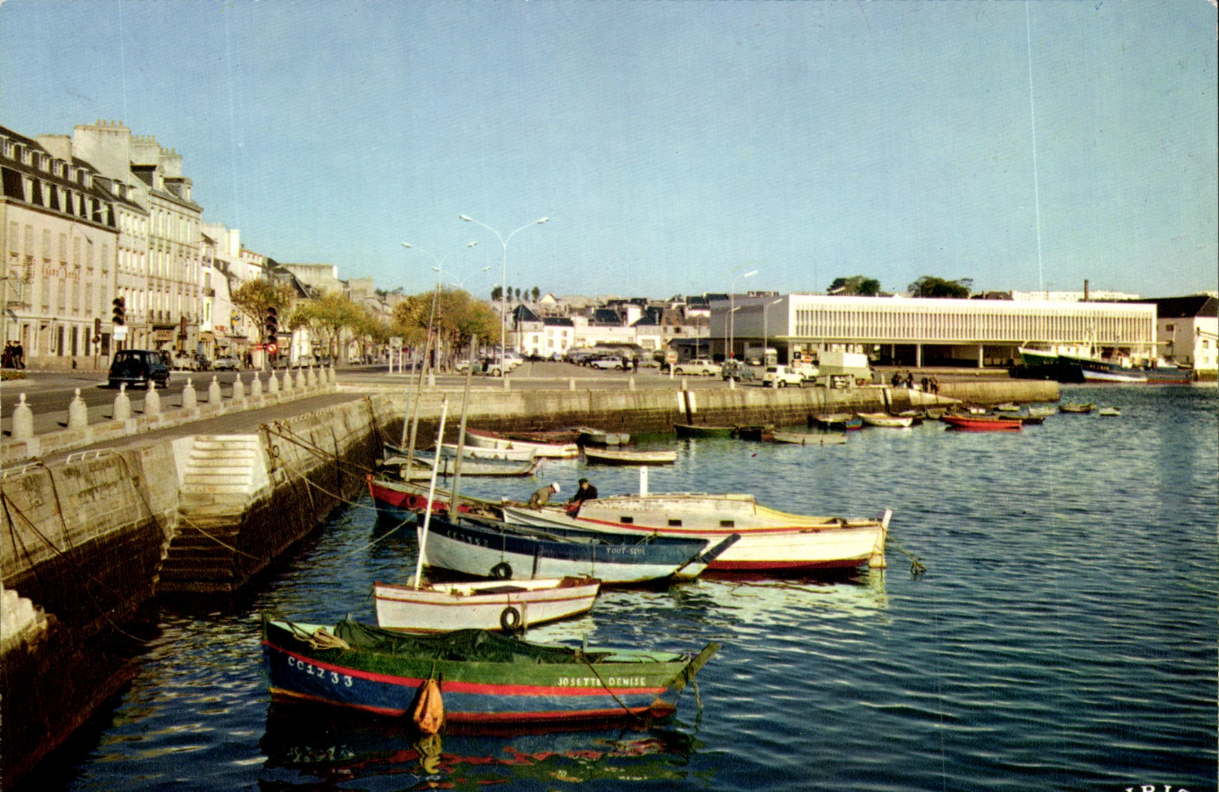 CPM Concarneau Avenue Pierre Gueguin Vers la Criee
