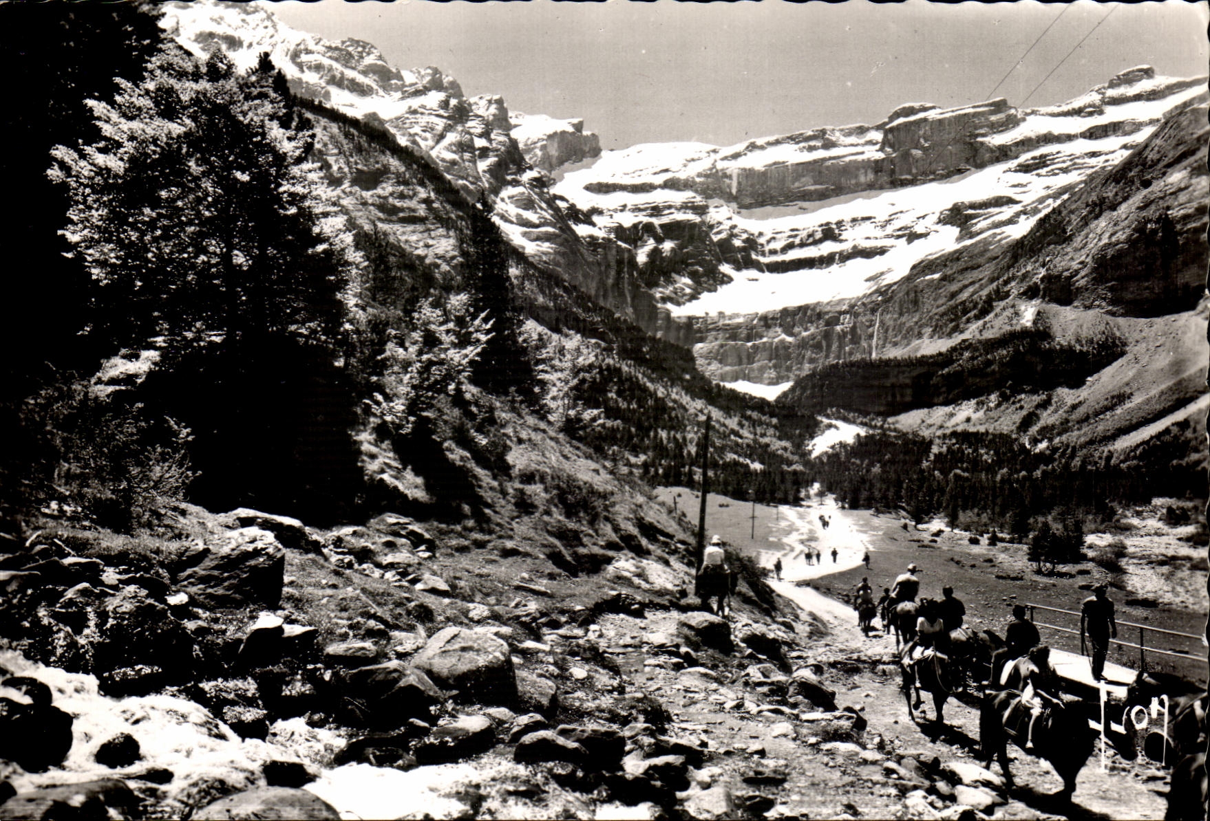 Le Cirque de Gavarnie — vue panoramique — H.P. (H. P.)