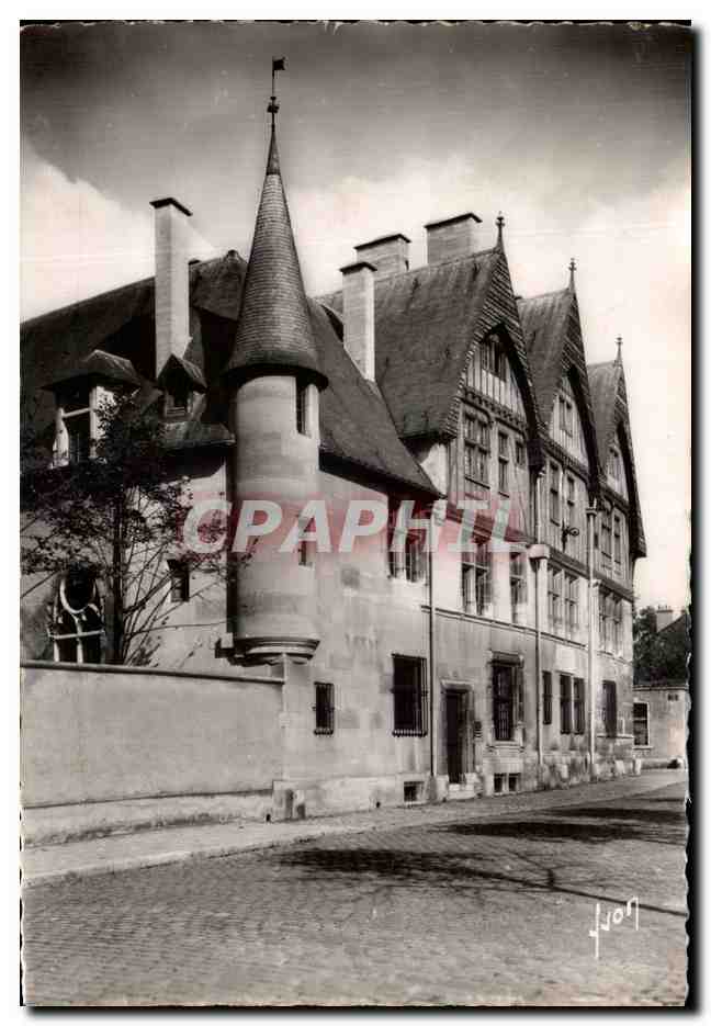 CPM Reims Place du Forum Hotel et Musee Le Vergeur