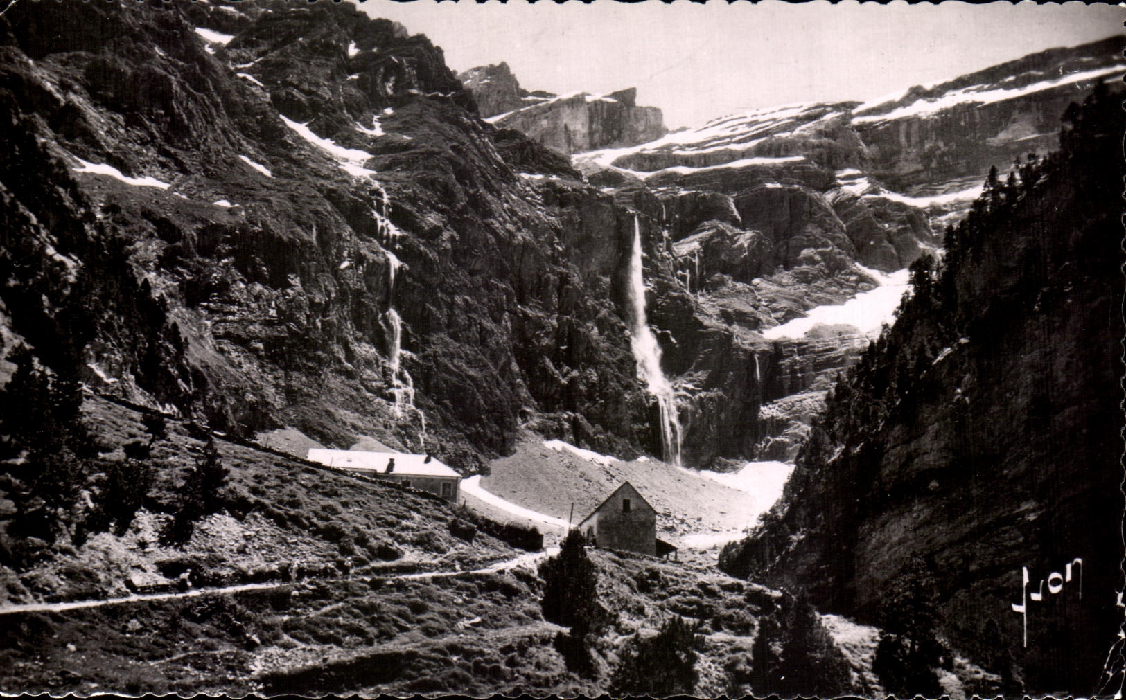 Cirque de Gavarnie — L'entrée et l'Hôtel du Cirque — Les Éditions J. J. Jon