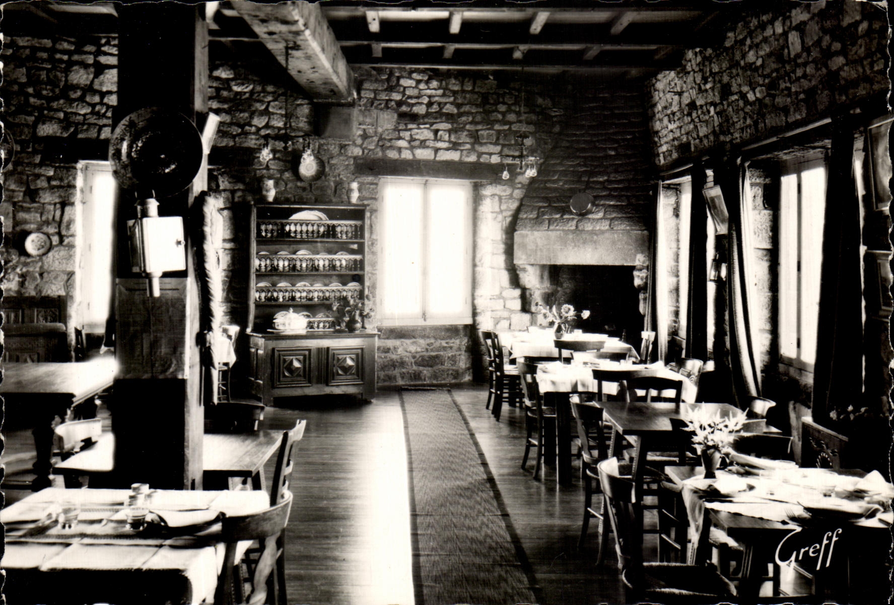 CPM Locronan Vieil Hotel St Ranan Saile A manger 