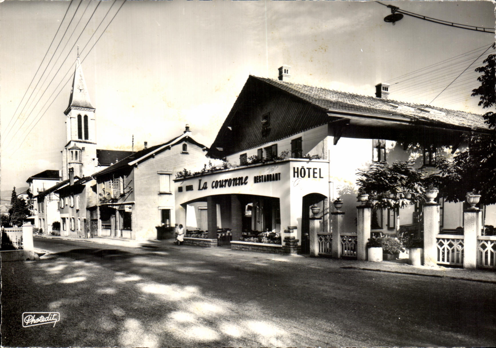 CPM Bons Saint Didier L Hotel La Couronne et la rue principale