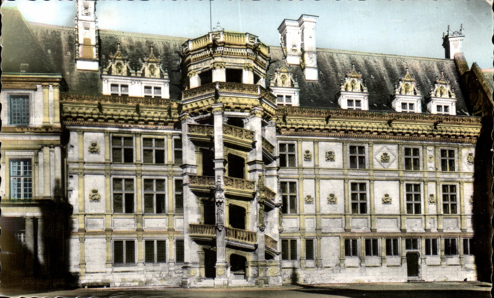 CPSM Le Chateau De Blois Aile Francois 1er et escalier d honneur