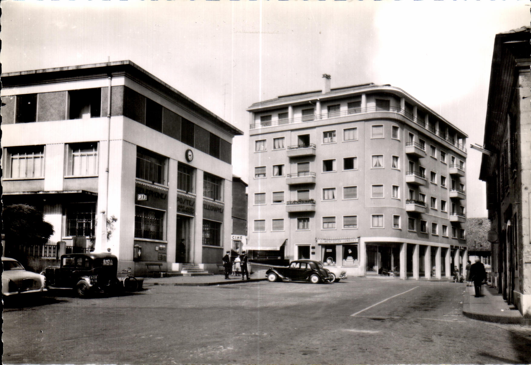Saint-Julien-en-Genevois — La Place de la Poste — Les Éditions de l'Économie (Rhône)