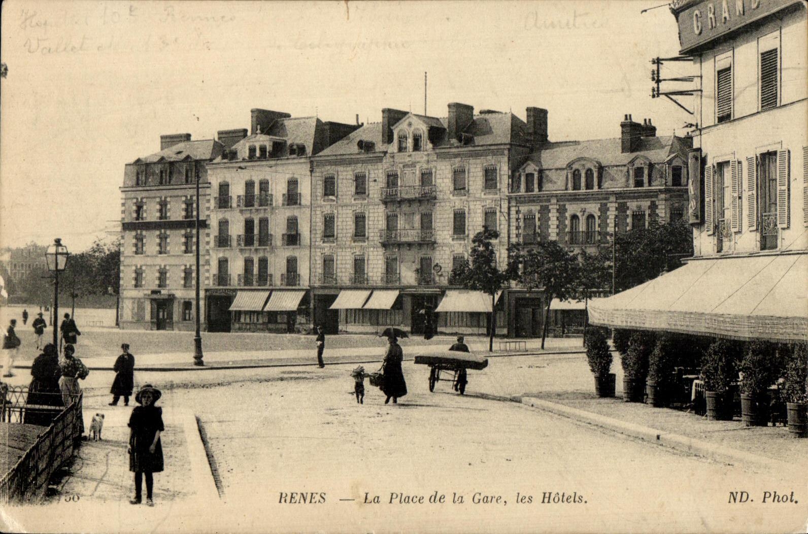 Rennes — La Place de la Gare, les Hôtels — ND. Phol.