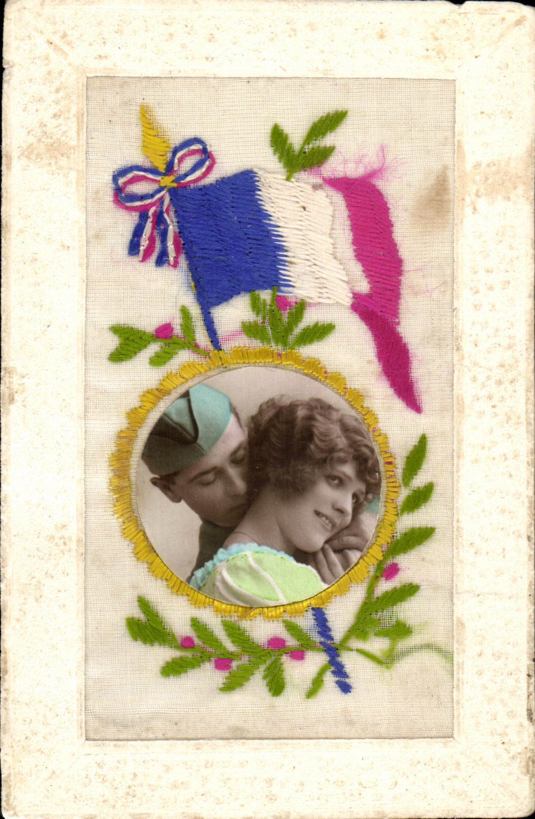 CPA Fantaisie Brodee Femme Militaria Drapeau francais