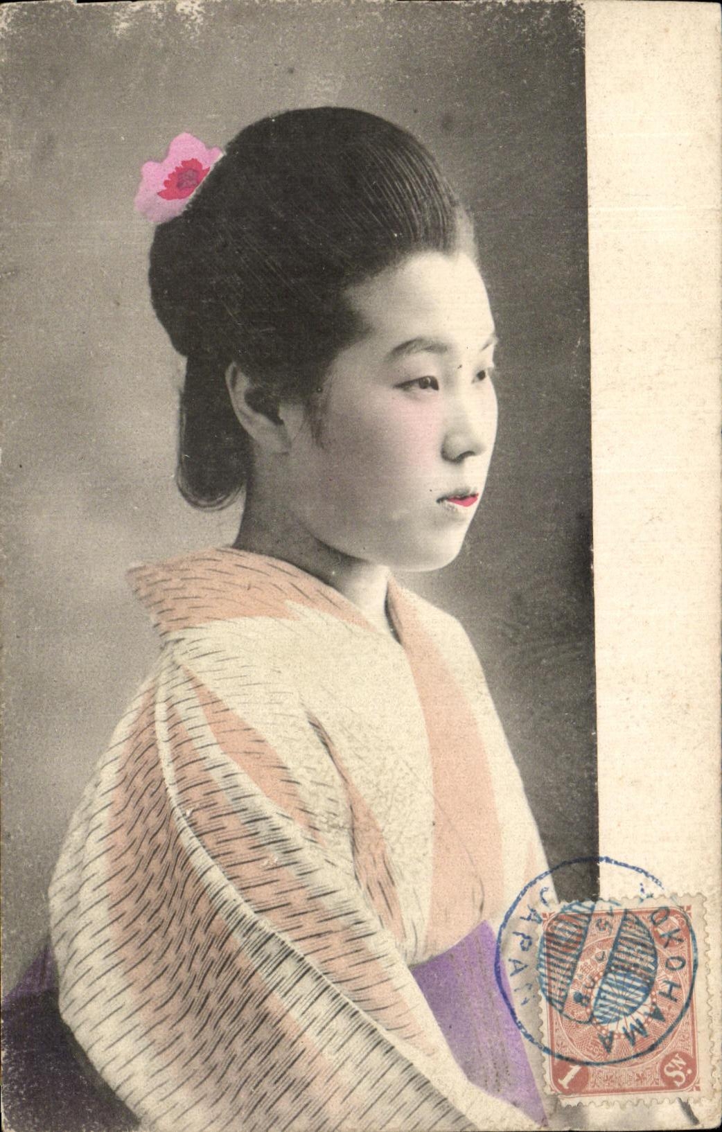 CPA Japon Yokohama Jeune femme Folklore