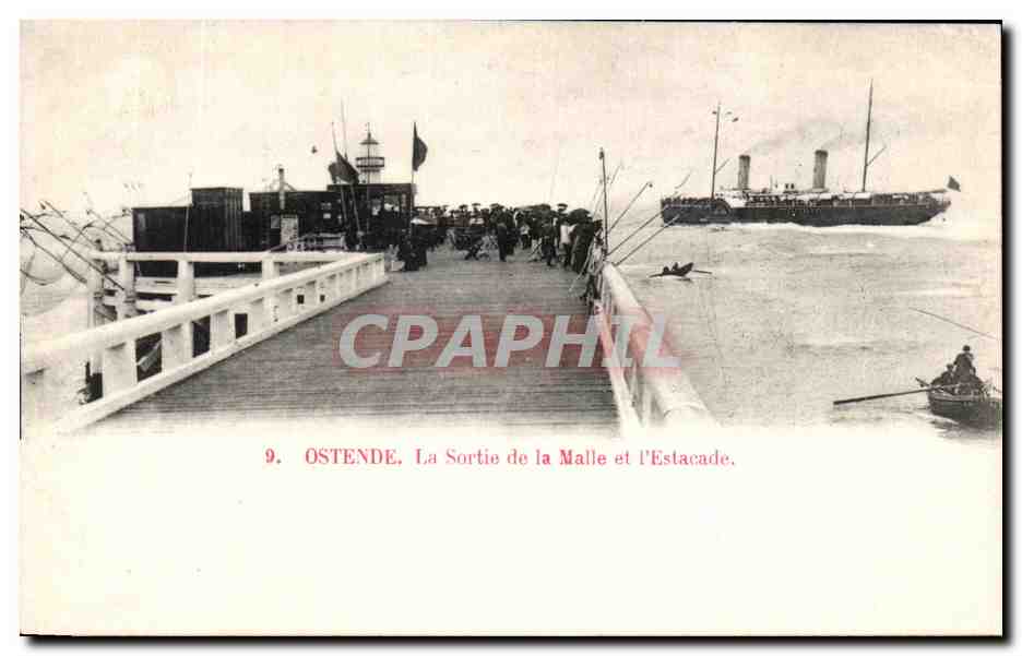 CPA Ostende La Sortie de La Malle et L estacade Bateau