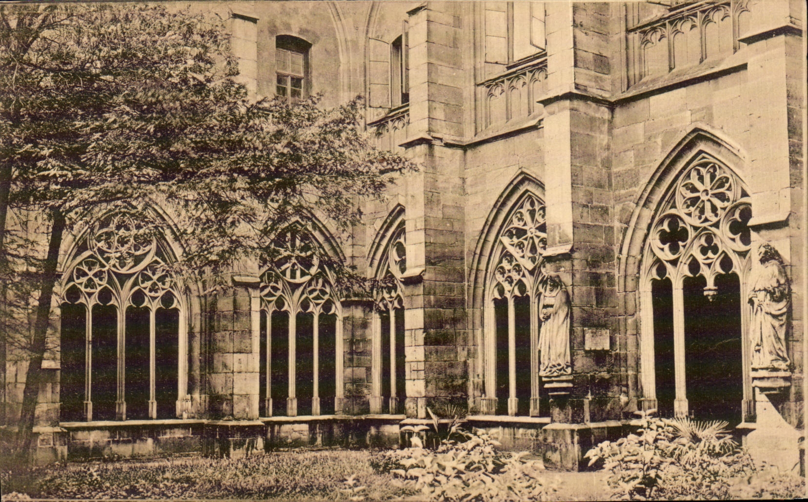 CPA Der Dom Zu Mainz Domgarten mit Kreuzgang