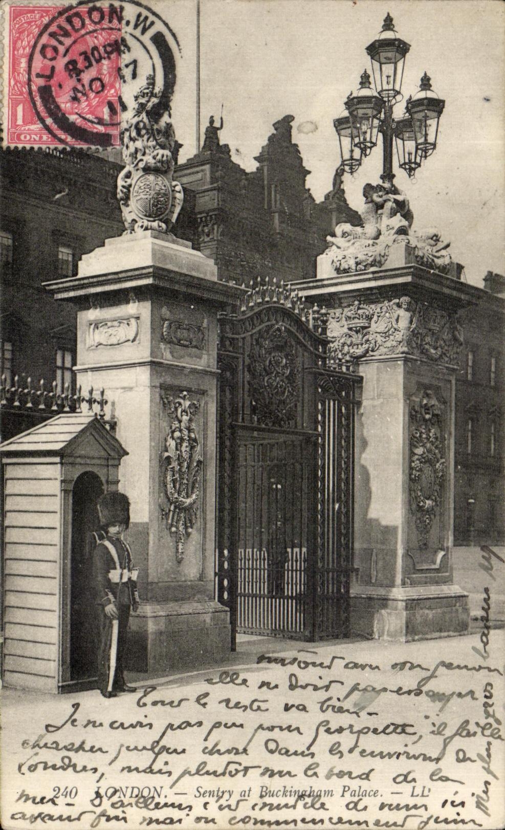 CPA London Sentry at Buckingham Palace London 