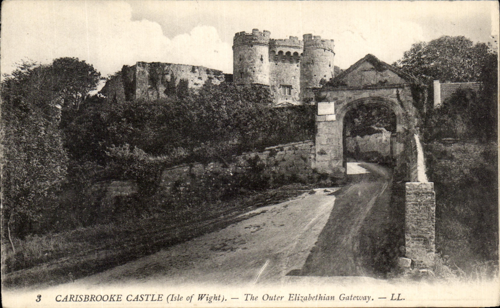 CPA Carisbrooke Castle The Outer Elisabethian gateway