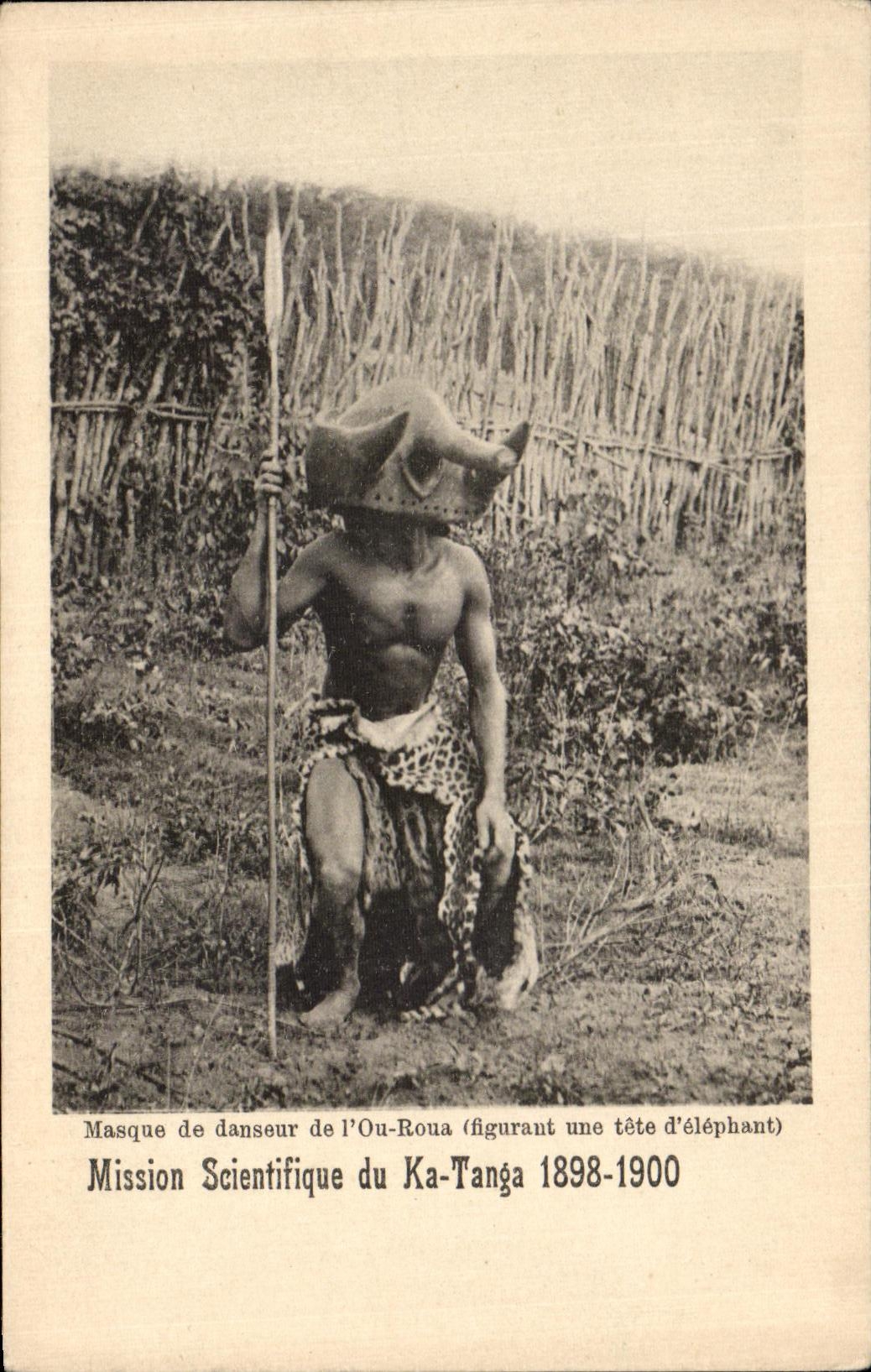 CPA Mission Scienfifique du Ka Tanga 1898 1900 Masque de danseur de l Ou Roua figurant une tete d elephant Elephant 