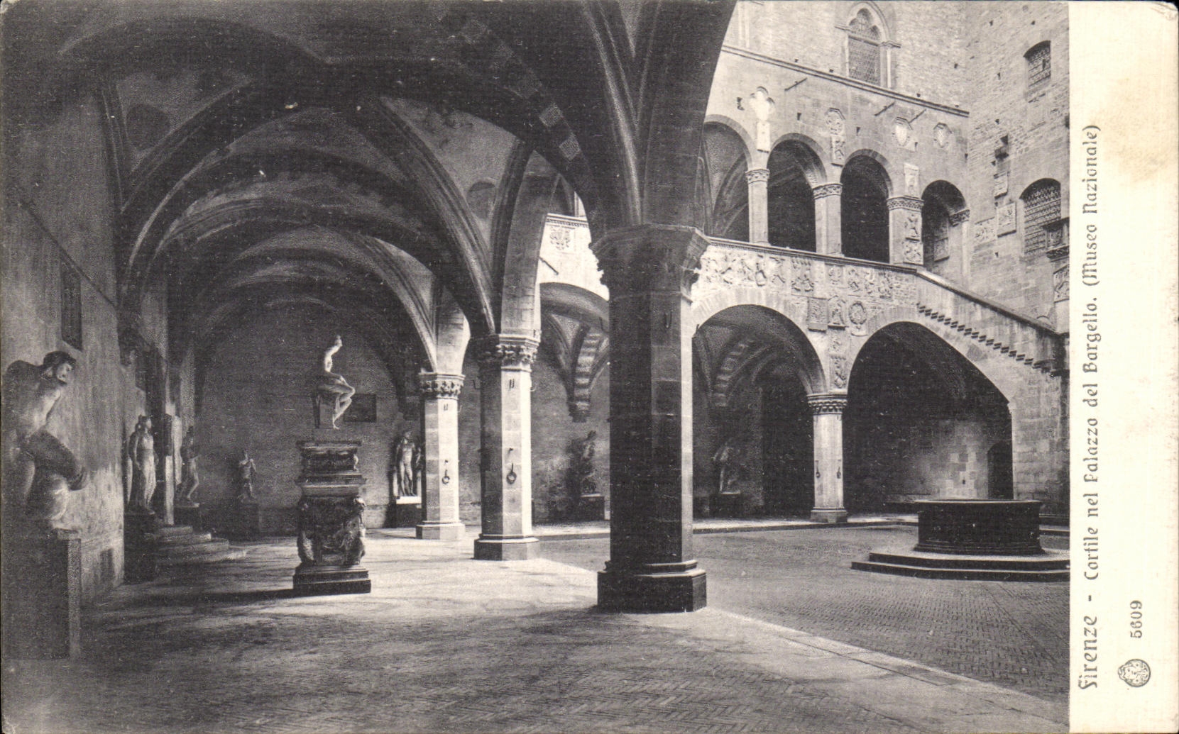 CPA Firenze Cortile Nel Falazzo del Bargello 