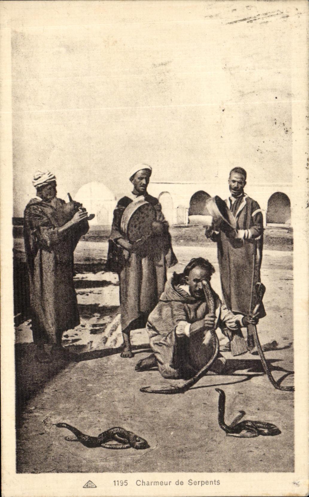 CPA Charmeur de Serpents Tunisie
