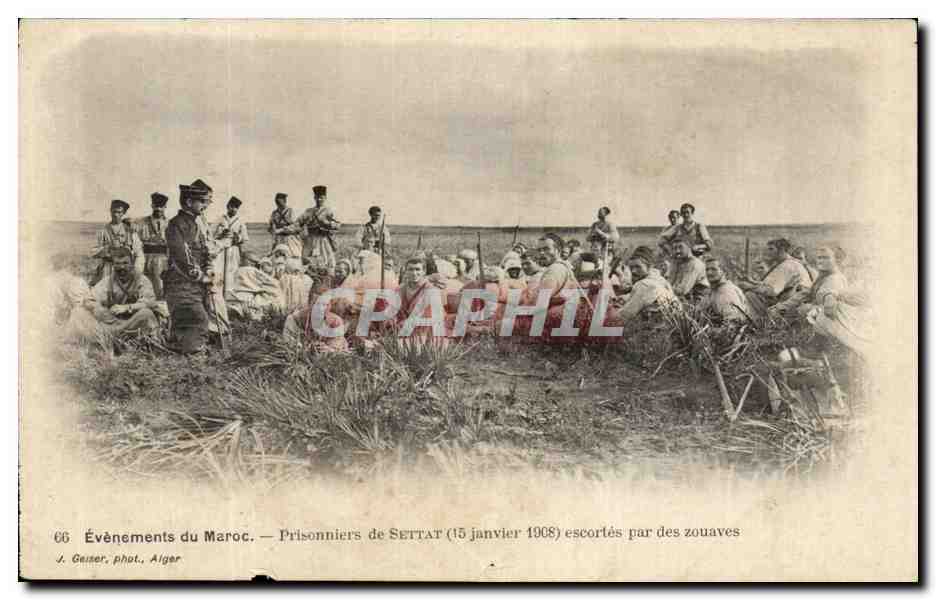 CPA Prisonniers de Setat escortes par les zouaves Campagne du Maroc 1907 1908 Miliaria