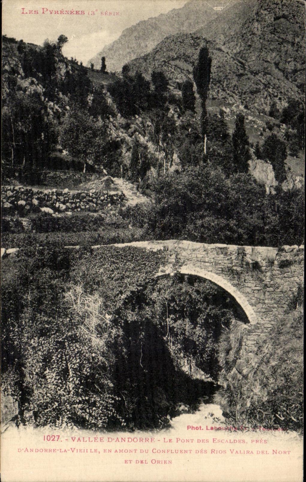 Vallée d'Andorre - Le Pont des Escaldes, près d'Andorre-la-Vieille, en amont du confluent des rios Valira del Nord et del Orien — Les Pyrénées (3e série) — Phot. Labourd et Tournier