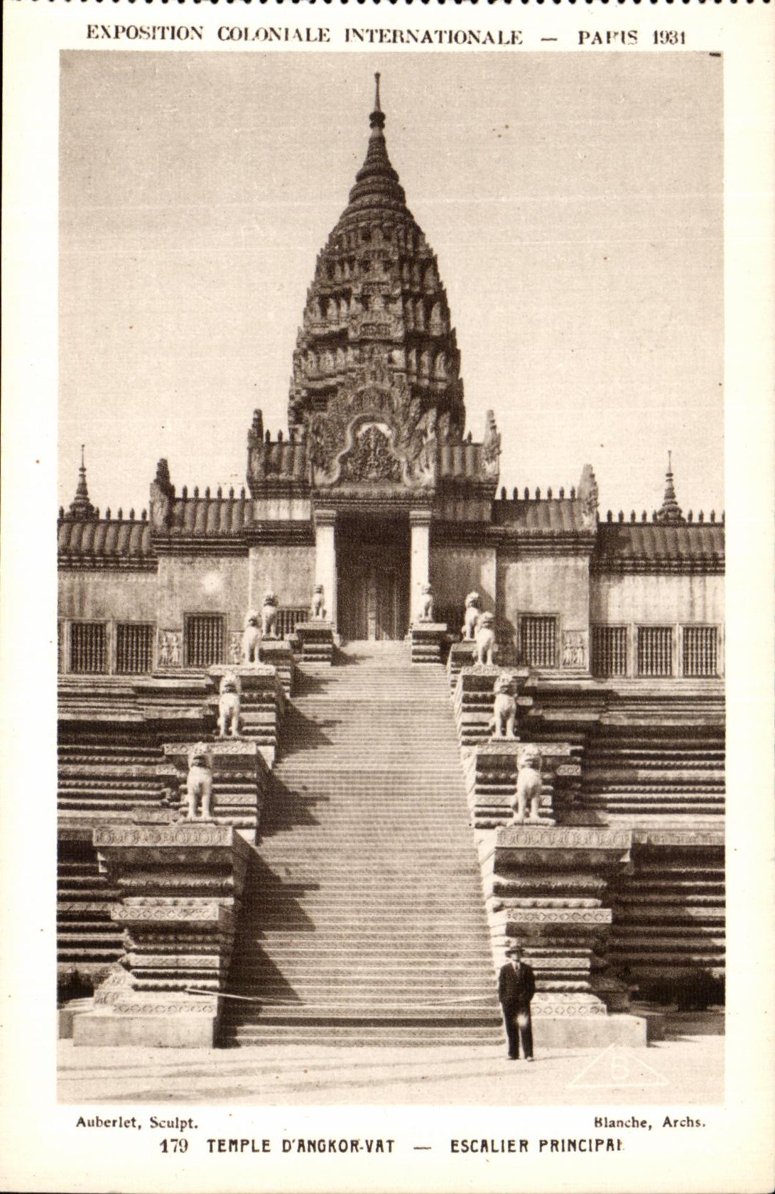 Temple d'Angkor-Vat — Escalier principal — Exposition Coloniale Internationale — Paris 1931 — Auberlet, Sculpt. — Blanche, Archs.
