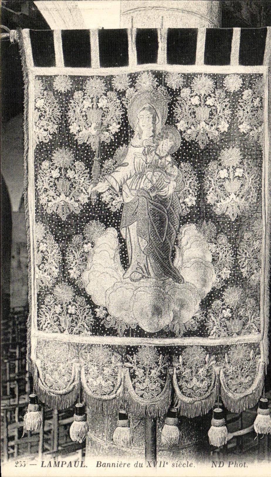 CPA Lampaul Banniere du 17eme Siecle