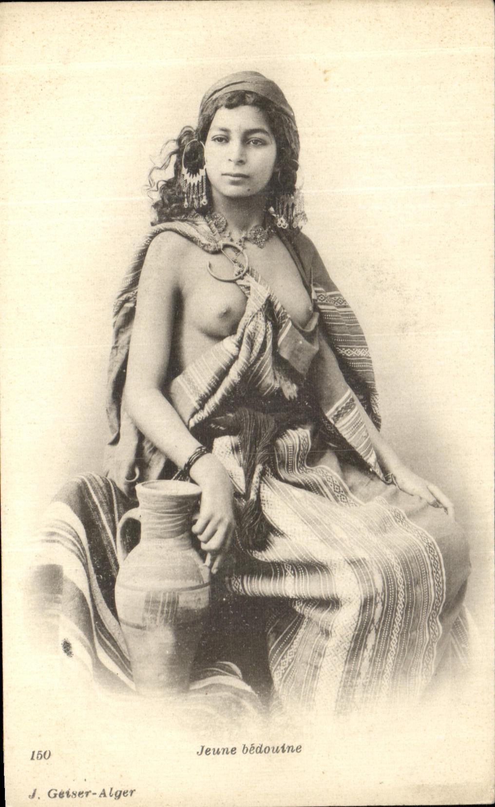 CPA Alger Jeune Bedouine Femme seins nues