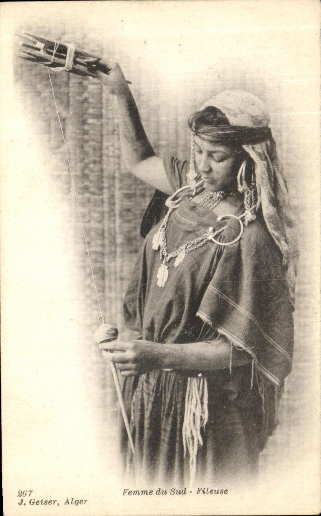 CPA Alger Femme du Sud Fileuse Algerie 