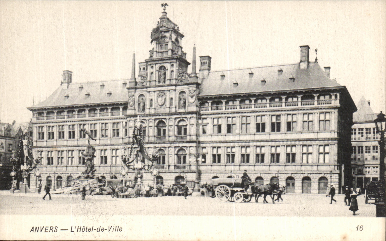CPA Anvers L Hotel de Ville vehicule des eboueurs 