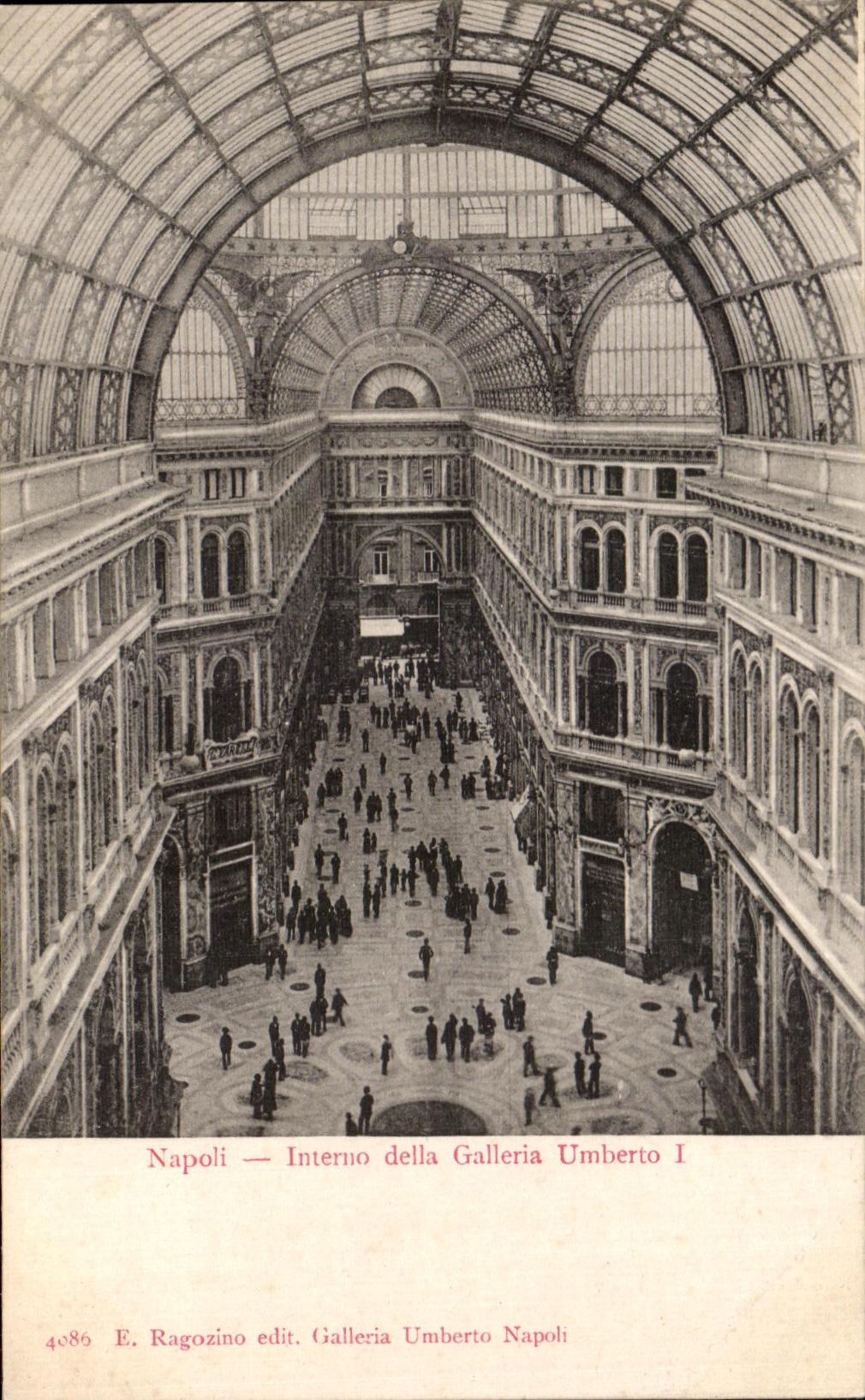 CPA Napoli Interno della Galleria Umberto 