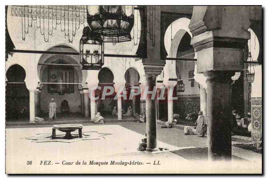 CPA Fez Cour de La Mosquee Moulay Idriss