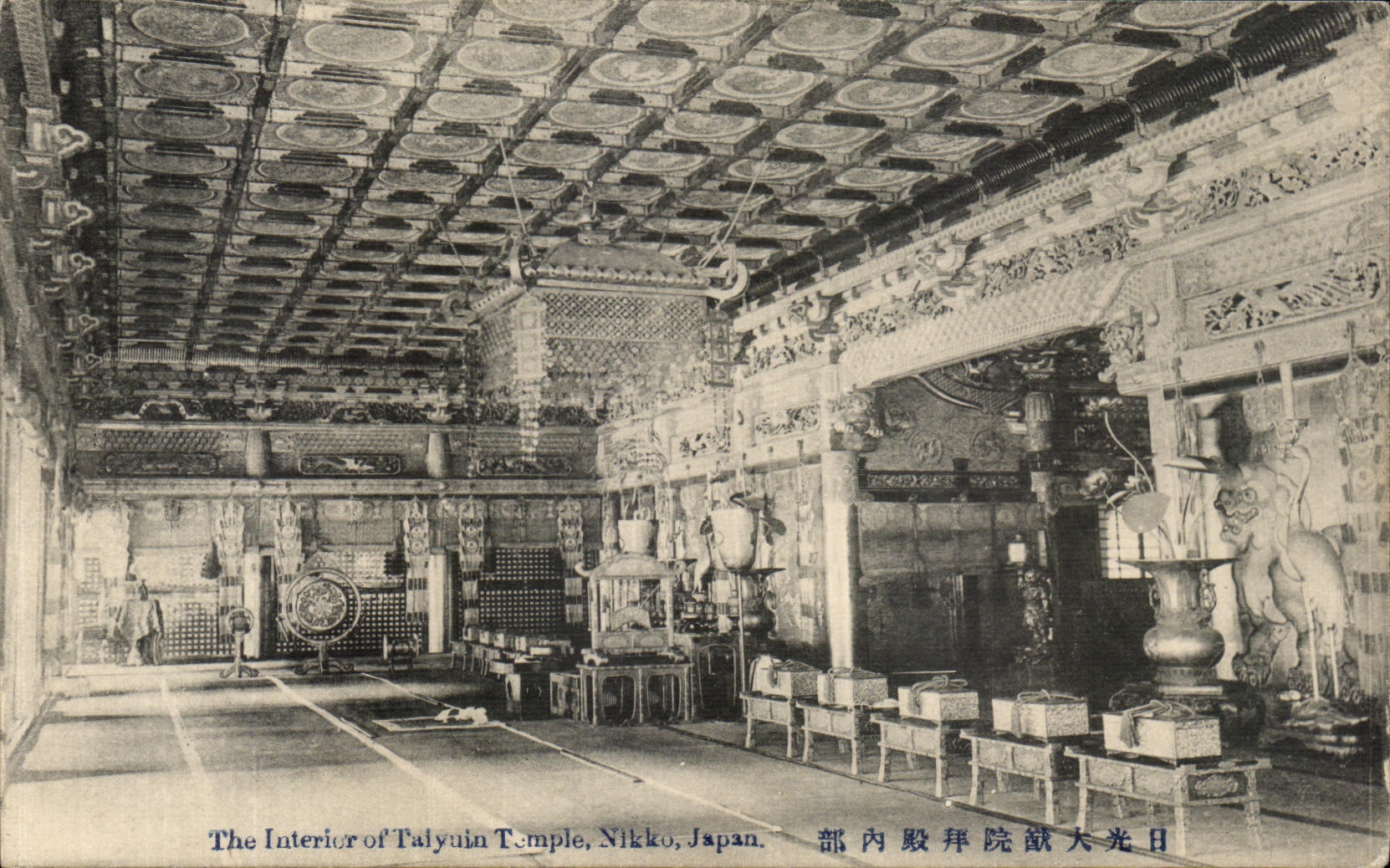 CPA The interieur of Talyuin Temple Nikko Japon
