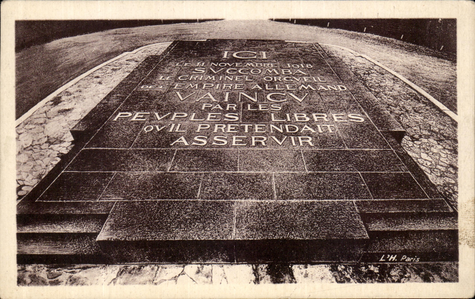 CPA Foret de Compiegne Clairiere de l Armistice La Dalle Centrale Militaria