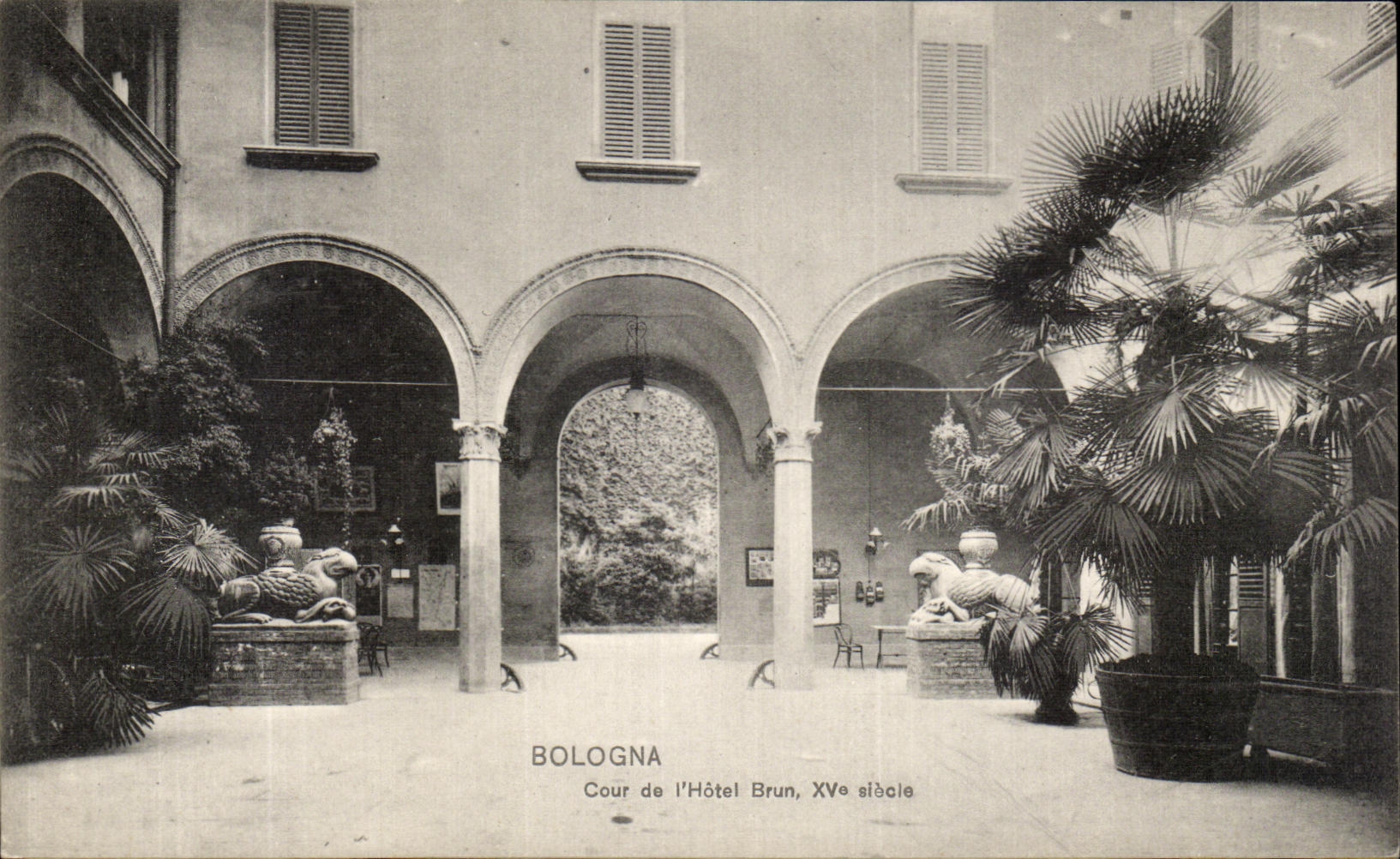 CPA Bologna Cour de l Hotel Brun 