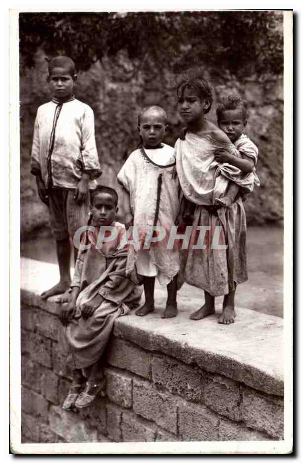 CPA Scenes Et types Groupe arabes Enfants