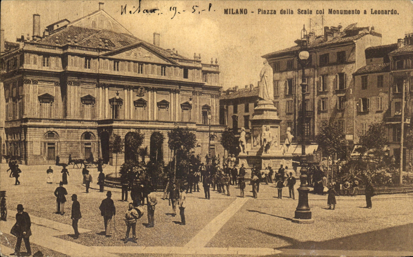 CPA Milano Piazzo della Scala col Monuments a Leonardo 