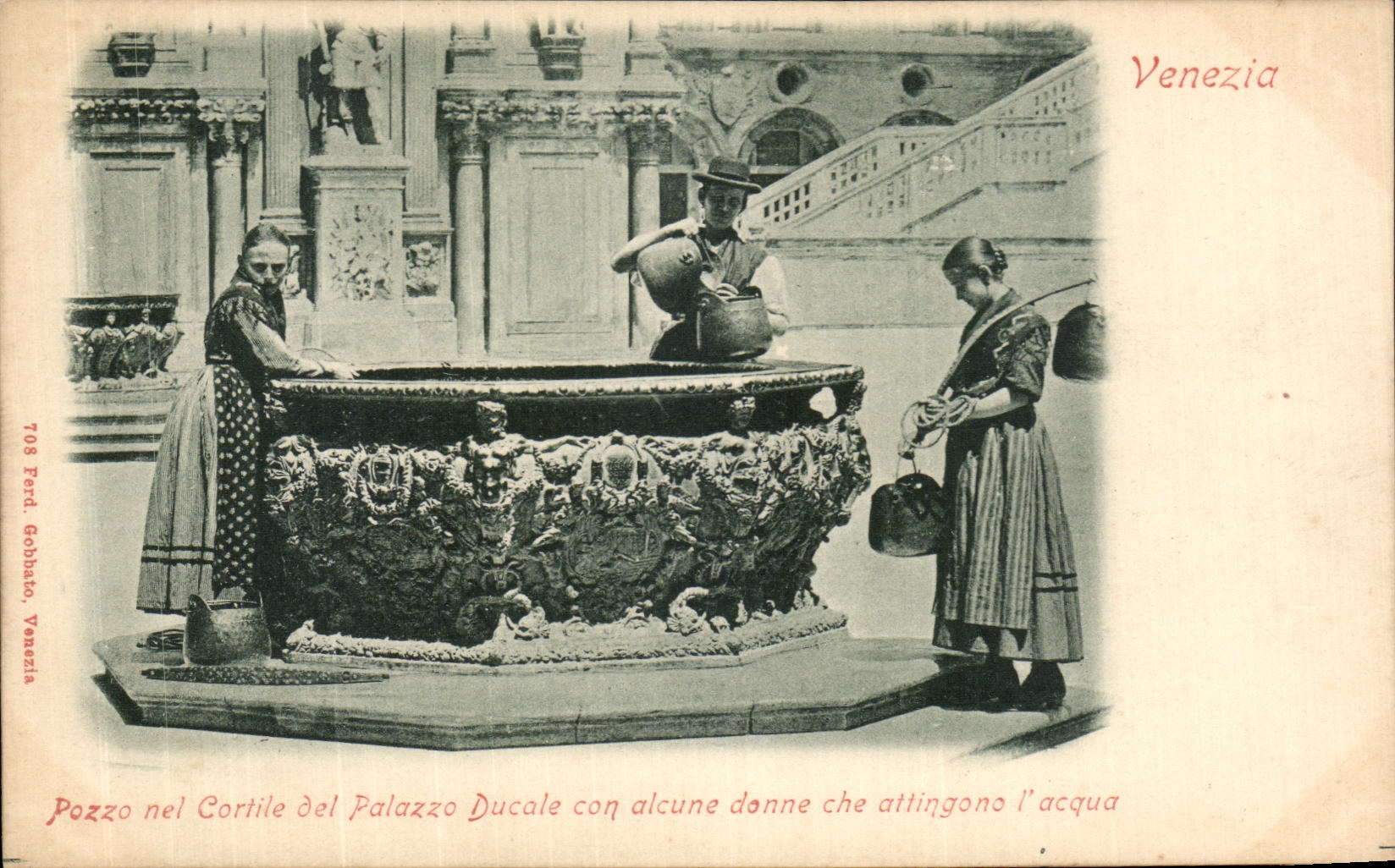 CPA Venezia Pozzo nel Cortile del Palazzo ducale con alcune donne che attingono l acqua 